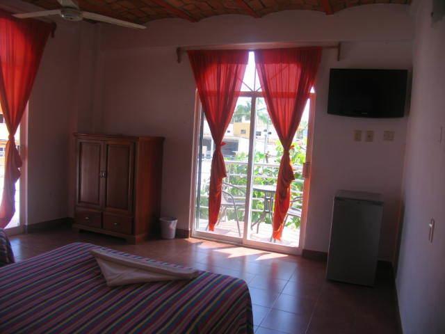 Hotel Y Suites Bugambilias Рінкон-де-Гуаябітос Екстер'єр фото