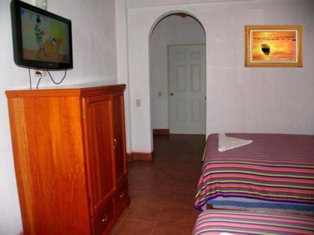 Hotel Y Suites Bugambilias Рінкон-де-Гуаябітос Номер фото