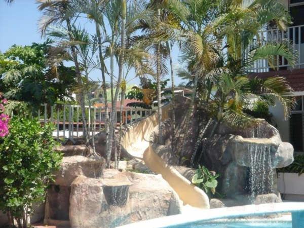 Hotel Y Suites Bugambilias Рінкон-де-Гуаябітос Екстер'єр фото